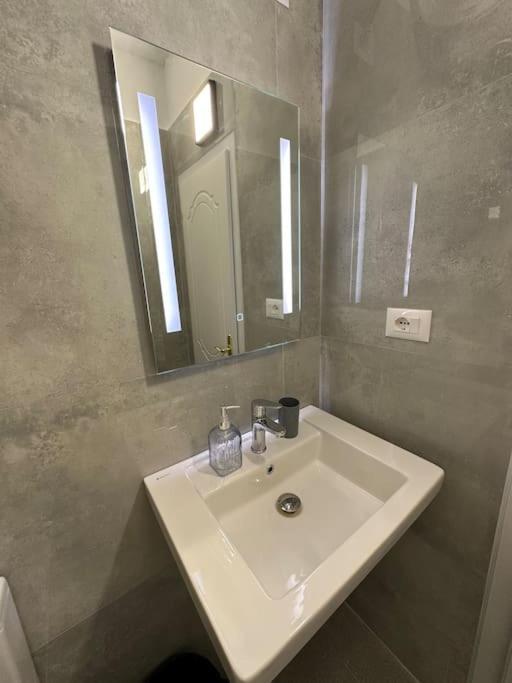 Bejart Apartment 4 Tirana Bagian luar foto